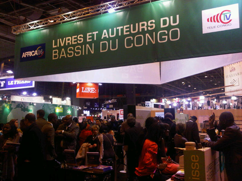 Stand des livres et auteurs du Bassin du Congo au Salon du Livre de Paris 2011