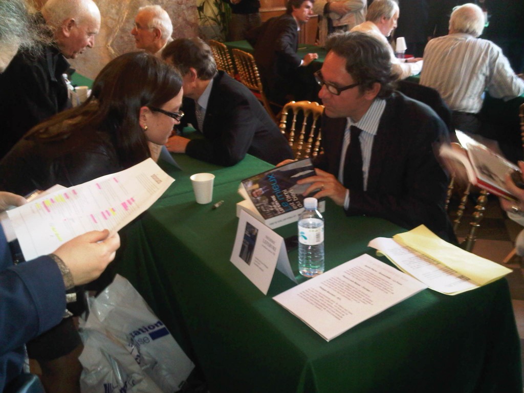 Frédéric Lefebvre en dédicace à la Journée du livre Politique 2011